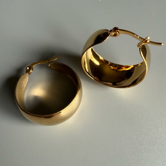 Stainless Steel Gold Chunky Hoop Earrings with High-Shine Finish - Picture 4 of 9